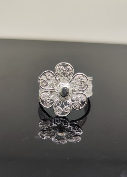 Meadow Bloom Filigree Silver Ring