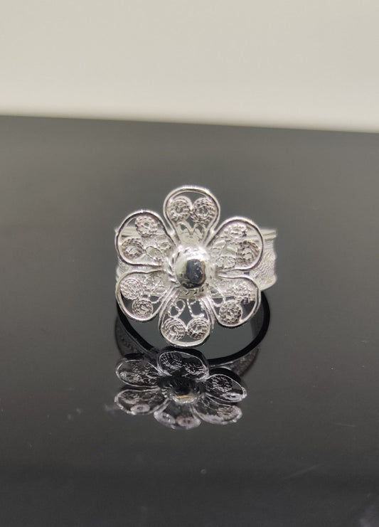 Meadow Bloom Filigree Silver Ring